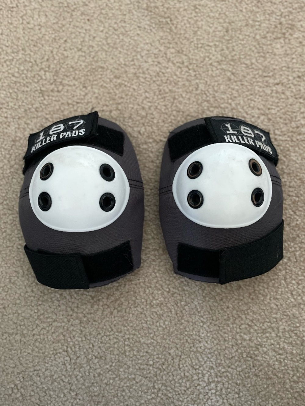 187 Killer Pads Elbow Pads in Gray Black White Size S/M - Gently Used